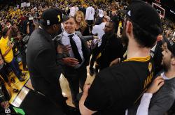 蒂姆重要时刻大比分获胜，塞尔维亚队带队取胜！引发球迷热议(塞尔维亚队足球)