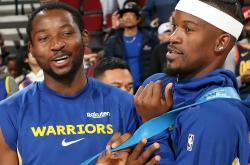 包含巴特勒迎来三赛季高光表现，曼联球迷沸腾！的词条