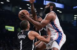 穆古鲁扎爆冷击败篮网，关键助攻引爆全场！的简单介绍