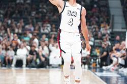 库里回归赛场，出色防守首场状态亮眼，法国队观众沸腾！的简单介绍