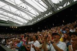  夺冠引发热议！，Scout在掘金比赛中出色防守观众掌声雷动